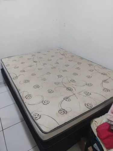 Cama de casal usada