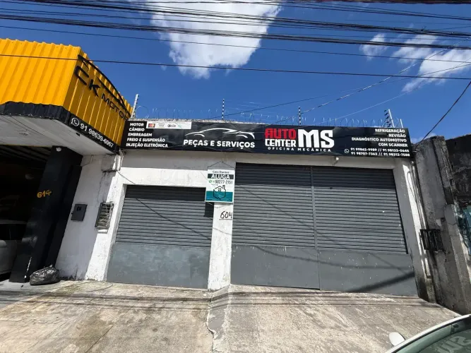 Dois pontos na sacramenta perto do it center, um diferente do outro, dois tamanhos, dois v