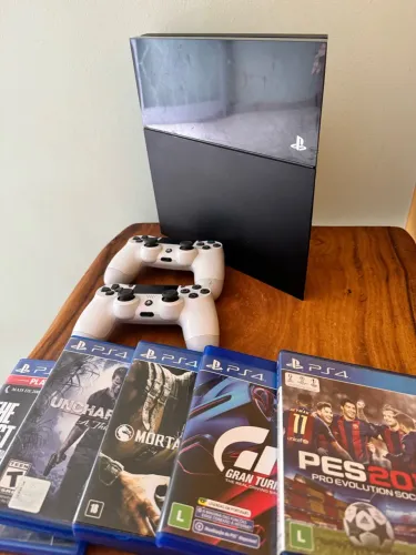 PS4 500GB + 2 controle + 5 Jogos 