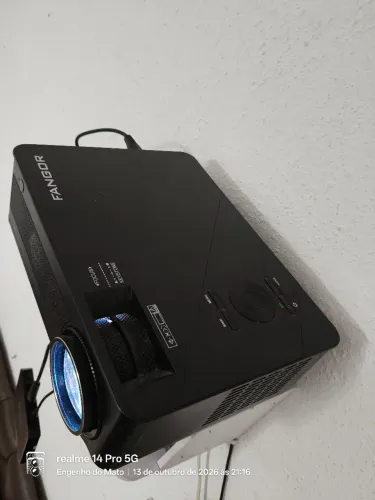 Projetor fangor + tela de projeção retrátil