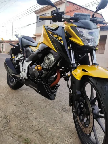 CB 300F Twister ABS com IPVA 2026 Pago.