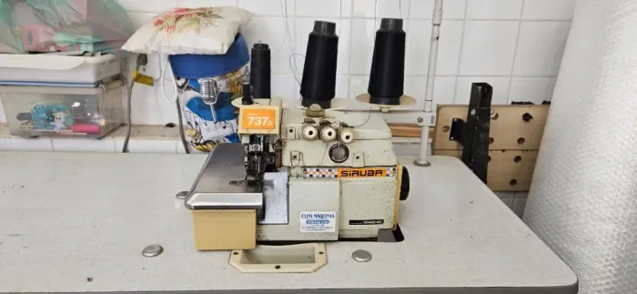 Máquina Overlock Industrial em excelente estado.