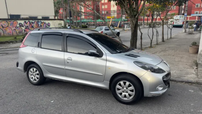Peugeot 207 SW XR Sport 1.4 Flex 8V 5P 2010