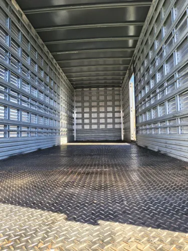 Carroceria baú 8,50 MTS ano 2023