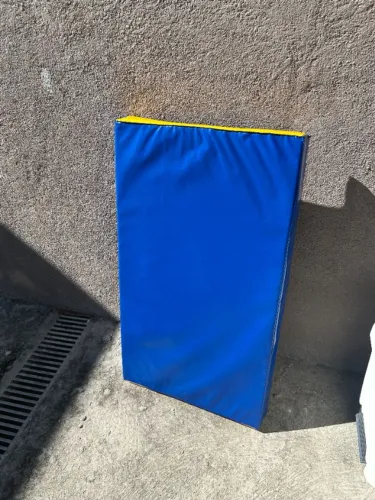 Trocador de fraldas em espuma revestido em napa para bebês - Medidas 90x50x9 cm