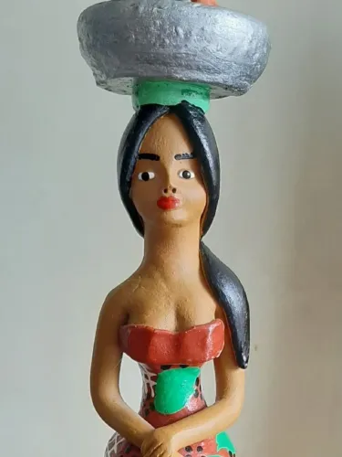 Enfeite de boneca de barro, origem. (Recife)