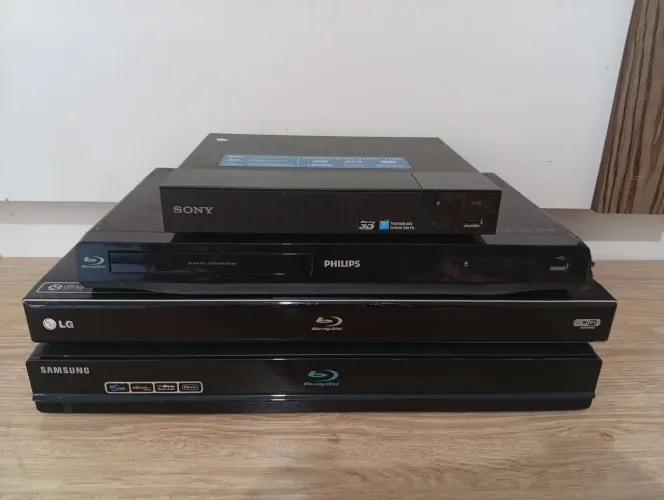 Lote aparelhos de DVD Blu Ray ( não sei se funcionam ).