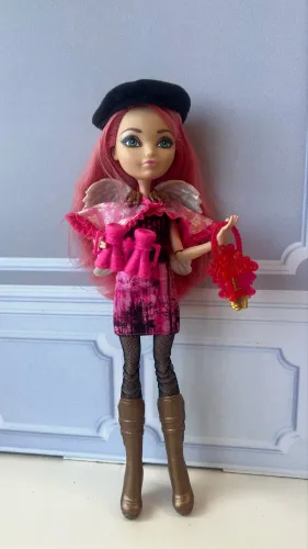 Boneca Cupido Through the Woods - Ever After High