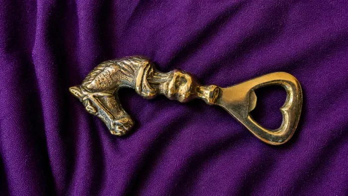 Abridor de Garrafa Antigo Cabeça de Cavalo em Metal | Vintage e Colecionável