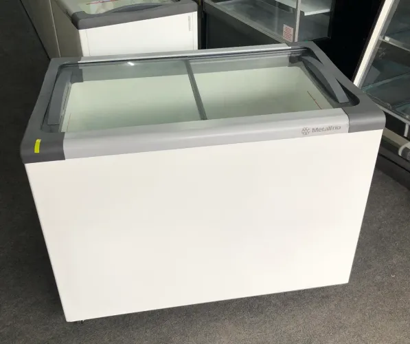 Freezer de sorvetes de 400L da Metalfrio - 127v