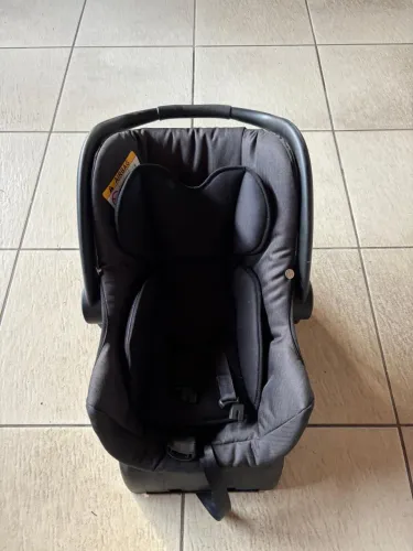 Vendo bebê conforto +base de fixação de veículo