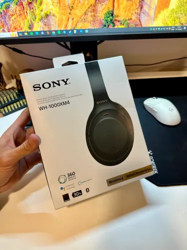 Fone de ouvido over-ear sem fio Sony 1000X Series WH-1000XM4 NOISE CANCELING muito novo