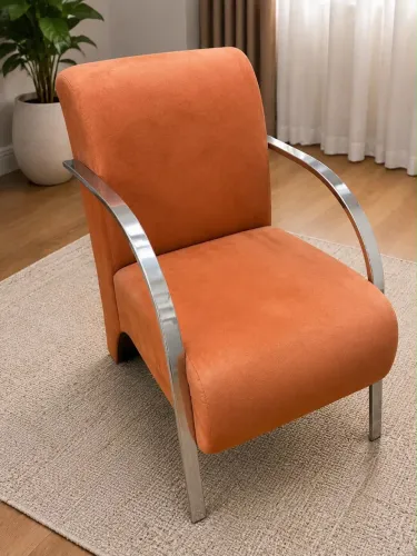 POLTRONA BRAÇOS DE ALUMÍNIO EM SUEDE 