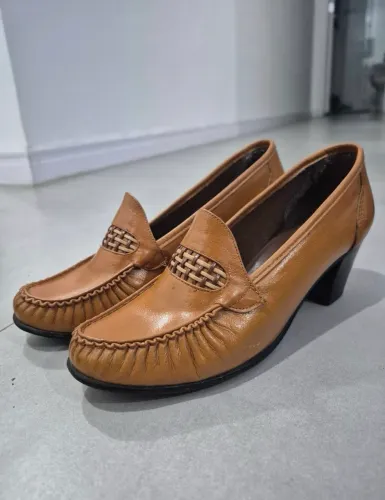 sapato mocassin vintage ruthi 35 em couro suuper confortável salto 5cm