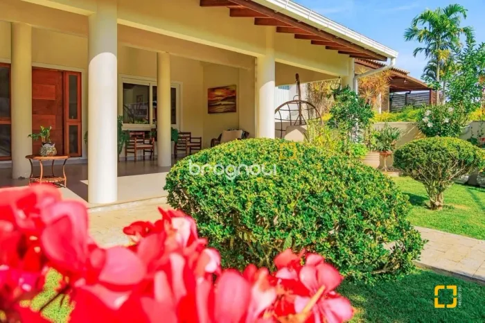 Casa à Venda - em Condomínio a 100m da praia dos Ingleses - Florianópolis
