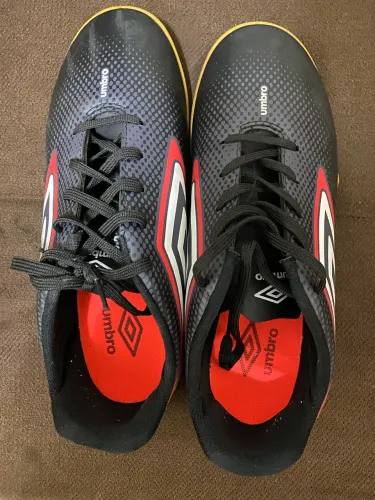 Chuteira Umbro