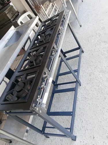 Fogão industrial em linha 4 bocas