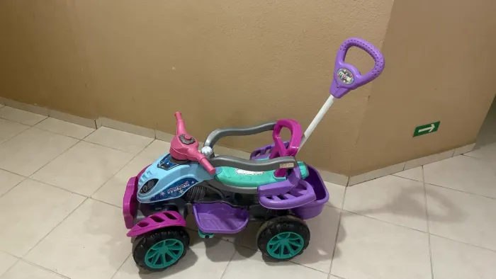 Quadriciclo infantil (moto)