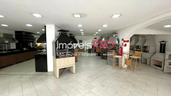 Ótima loja em corredor comercial na Avenida Dos Bandeirantes !