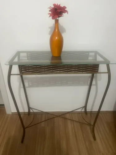 Aparador de Sala com tampo de vidro