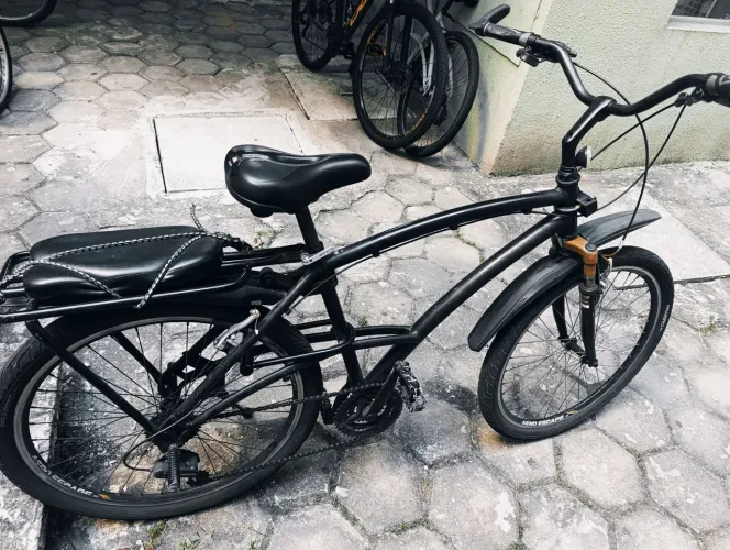 Bicicleta Masculina Preta, Suspensão Dianteira e Garupa