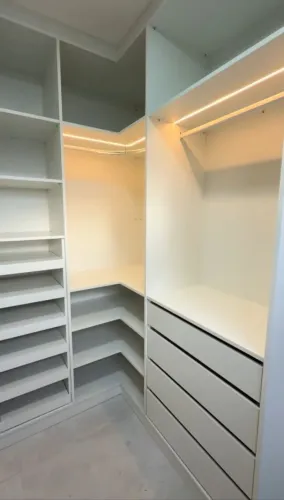 GUARDA ROUPAS E CLOSET PLANEJADOS SOB MEDIDA 