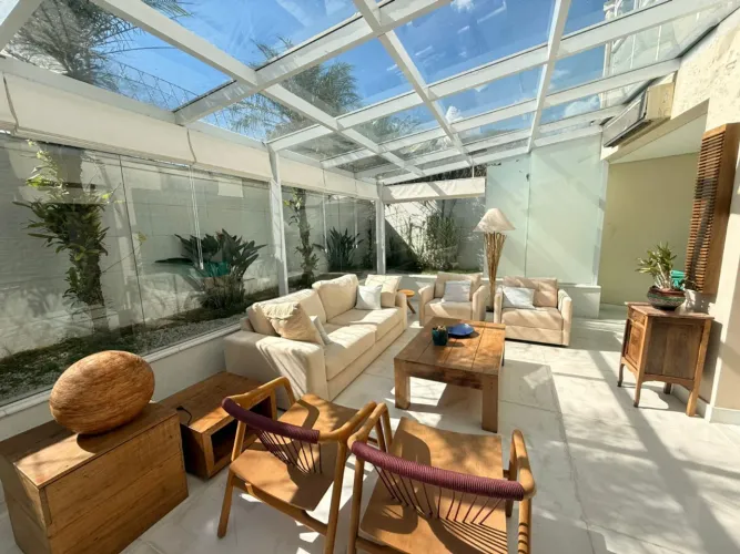 Casa no condomínio Casa do Horto para venda com 3 quartos, sendo 3 suítes, 560m²