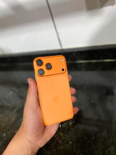 IPhone Xr montado no 17