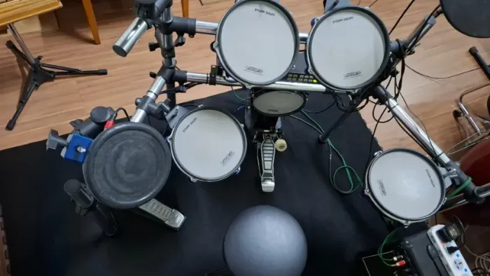 Bateria Eletrônica Staff Drum VWS-9 com Módulo Alessis DM5