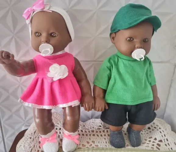 Duas bonecas negras