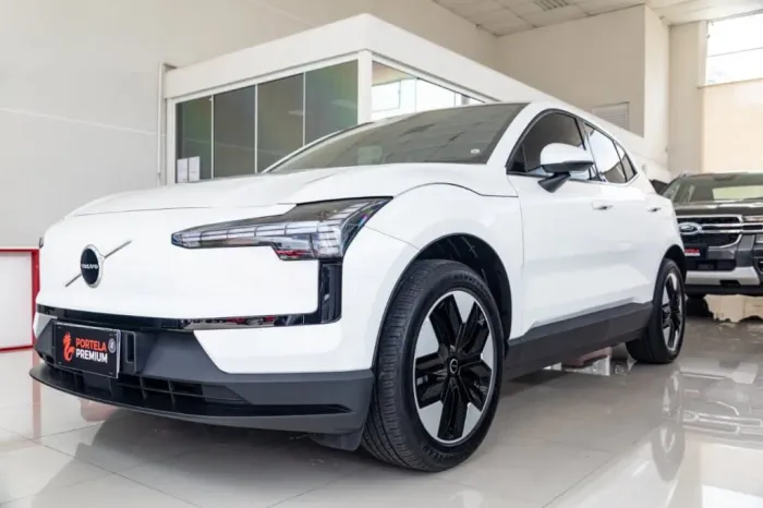 Volvo EX30 E40 Core (elétrico) 2024