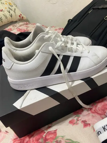 Tênis adidas