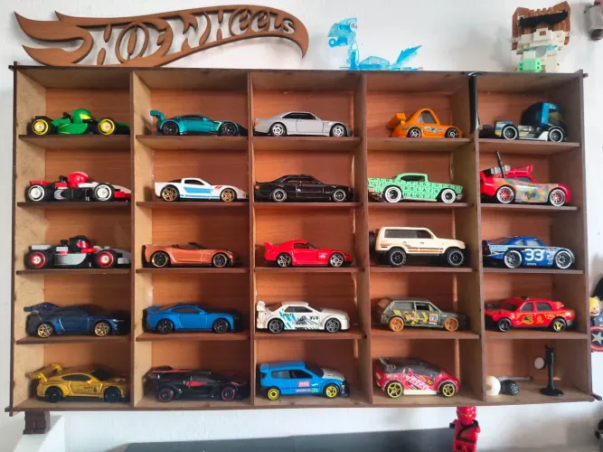 Coleção de carrinho hot Wheels entre outros.