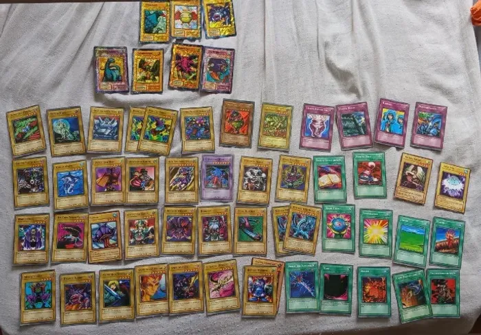 74 Cartas Yugi-OH tamanho 5,5cmx8,5cm