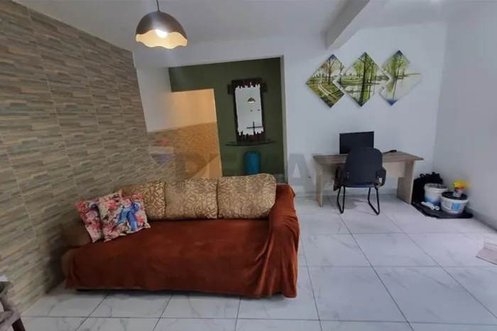 Casa nos fundos para Locação com 100 m2, 2 dormitórios em área nobre de Interlagos