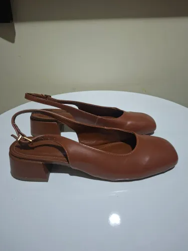 SCARPIN COURO