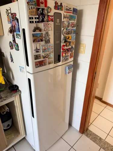 Geladeira inverter Electrolux 390L