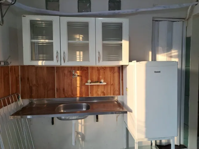 KITNET MOBILIADO E REFRIGERADO 