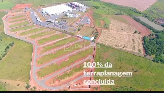 Terreno à venda em condomínio fechado com 200 m² em Paulínia