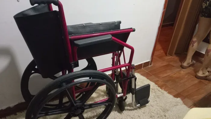 Cadeira rodas apoio pernas