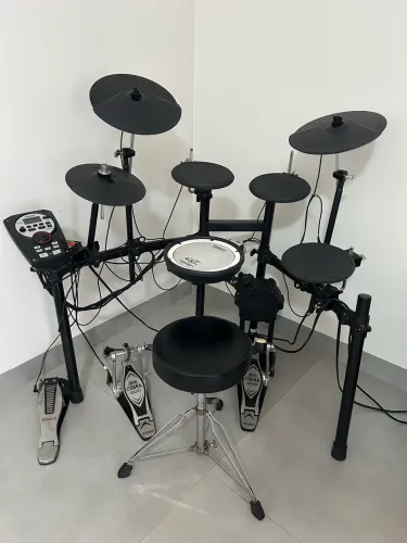 Bateria Acústica - Roland TD11 + Pedal Duplo Iron Cobra
