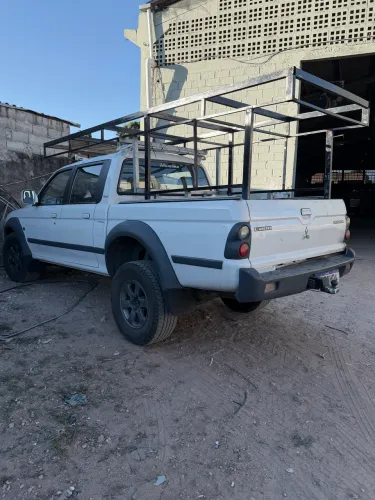 Mitsubishi L200 Outdoor HPE 2.5 4X4 CD T.dies. Mec. 2012