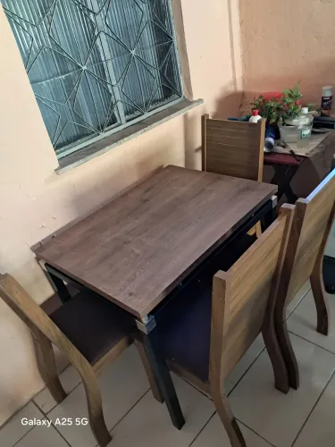 mesa com 4 cadeiras