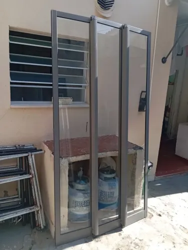 Portas balcão todas folhas correm novas 1.30 x 2.30 .
