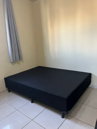 Vende-se Base de Cama Box na Cor Preta