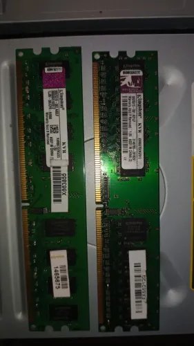 Kit Memória RAM Kingston 2,5GB DDR2 667MHz - 2GB + 512MB