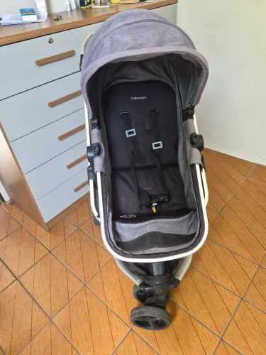Carrinho de bebê completo