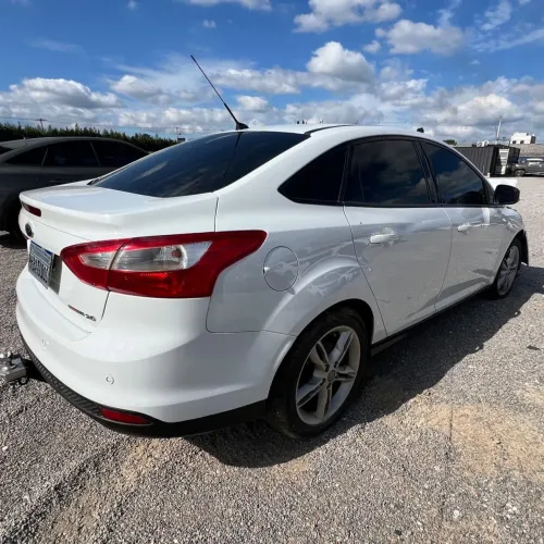 Sucata focus 2015 sedan 2.0