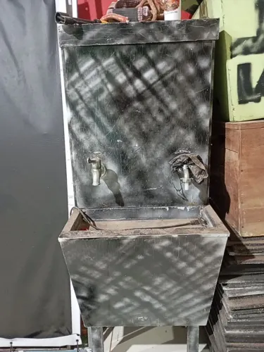 Vendo bebedouro de inox 2 torneiras 