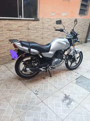 Moto em bom estado de conservação.